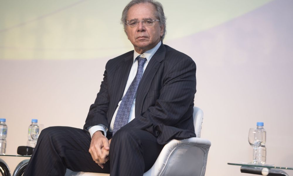 Paulo Guedes chama sistema tributário de ‘manicômio’ e nega aumento de imposto