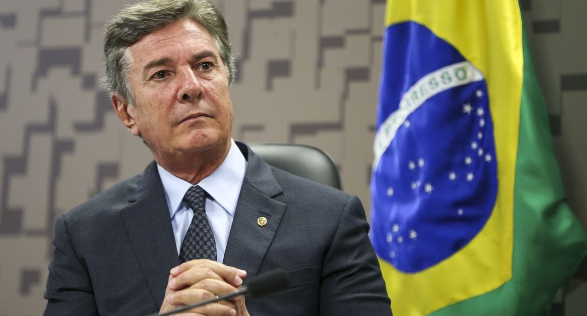 Após 30 anos, Collor pede desculpas por confiscar poupanças