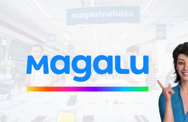 Mulher sorrindo e apontando para o logo Magalu com barra colorida em loja.