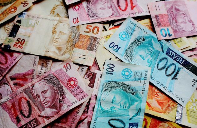 dinheiro reais