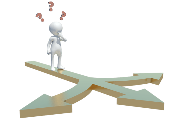 Boneco 3D branco pensativo sobre uma encruzilhada de setas, com pontos de interrogação vermelhos.