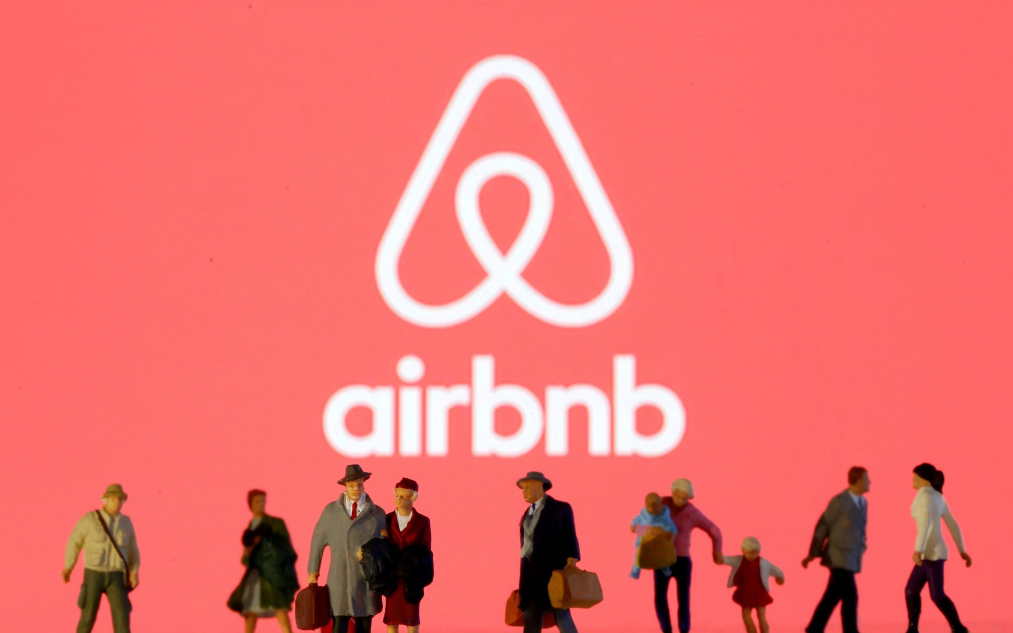 Ficou Sabendo? condomínios vedam Airbnb, lançamentos da Apple e Correios