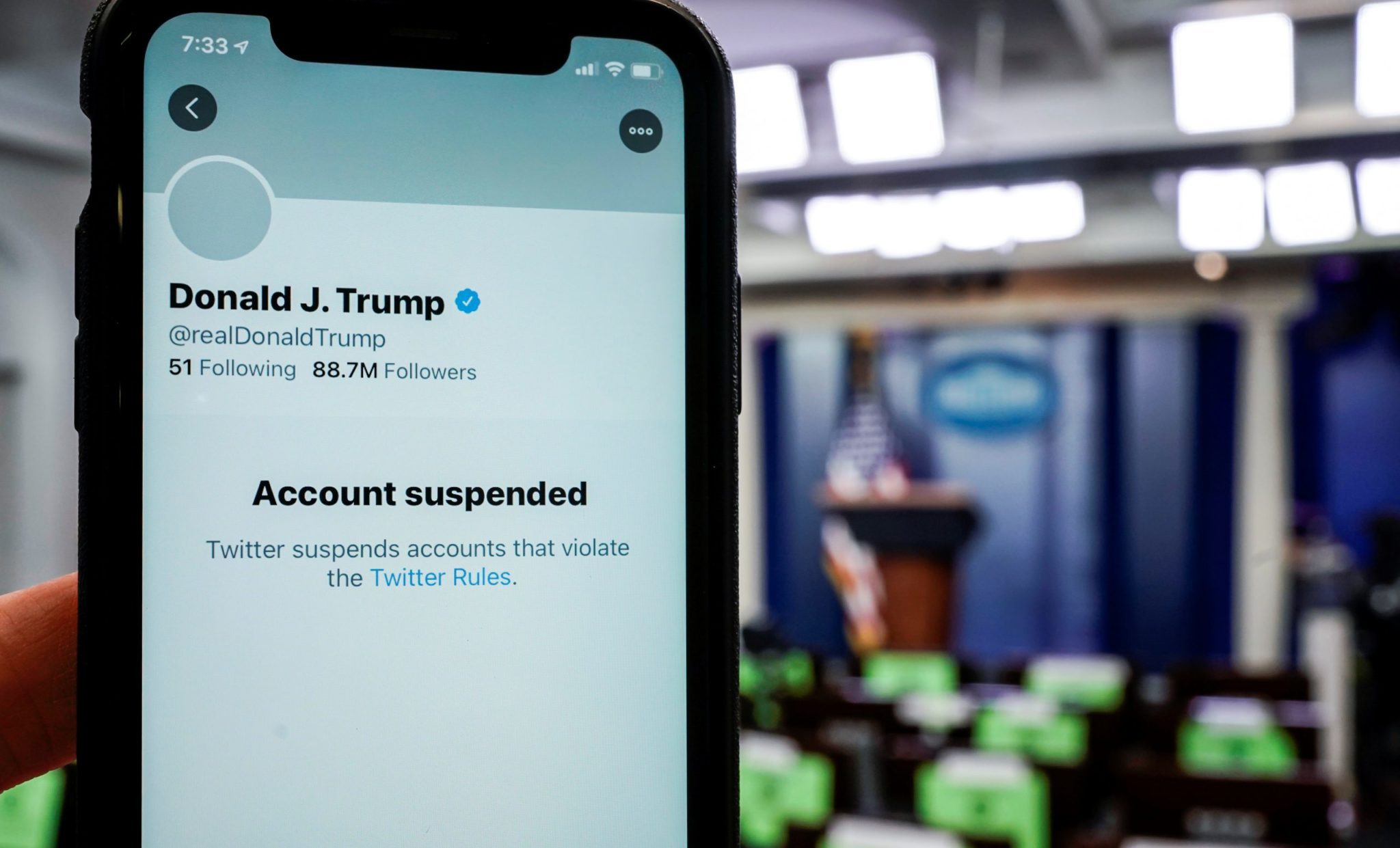 Ações do Twitter caem após suspensão de conta de Trump