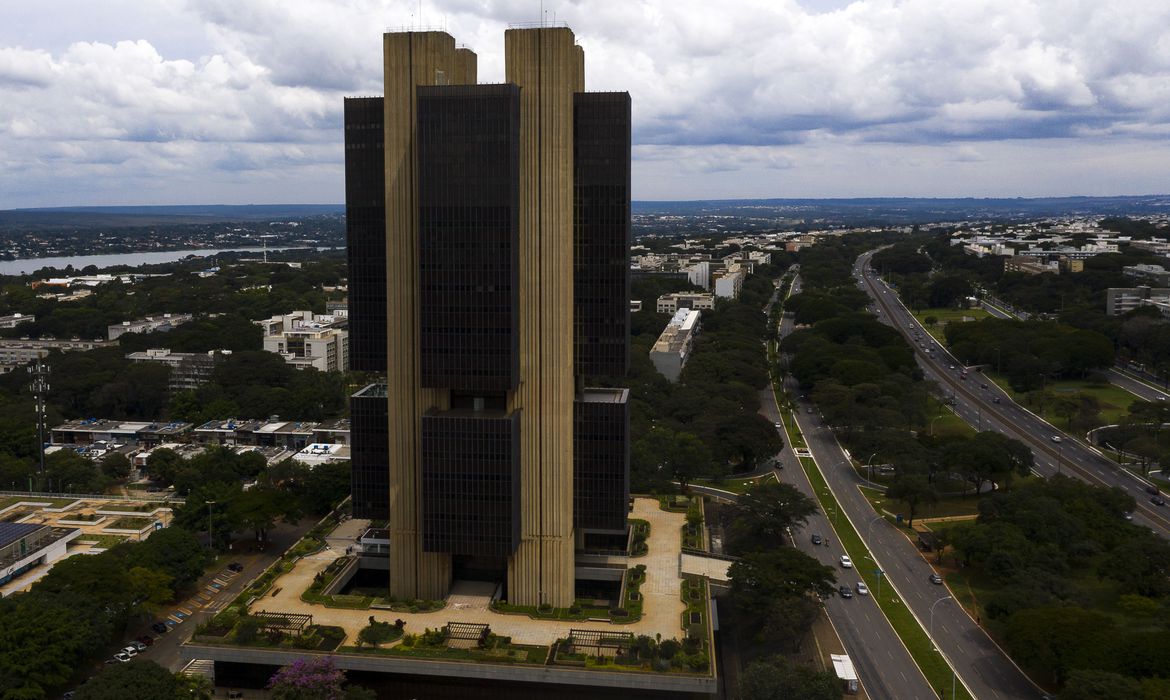 Bolsonaro sanciona projeto que dá autonomia ao Banco Central