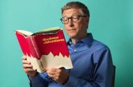 Bill Gates lendo um livro