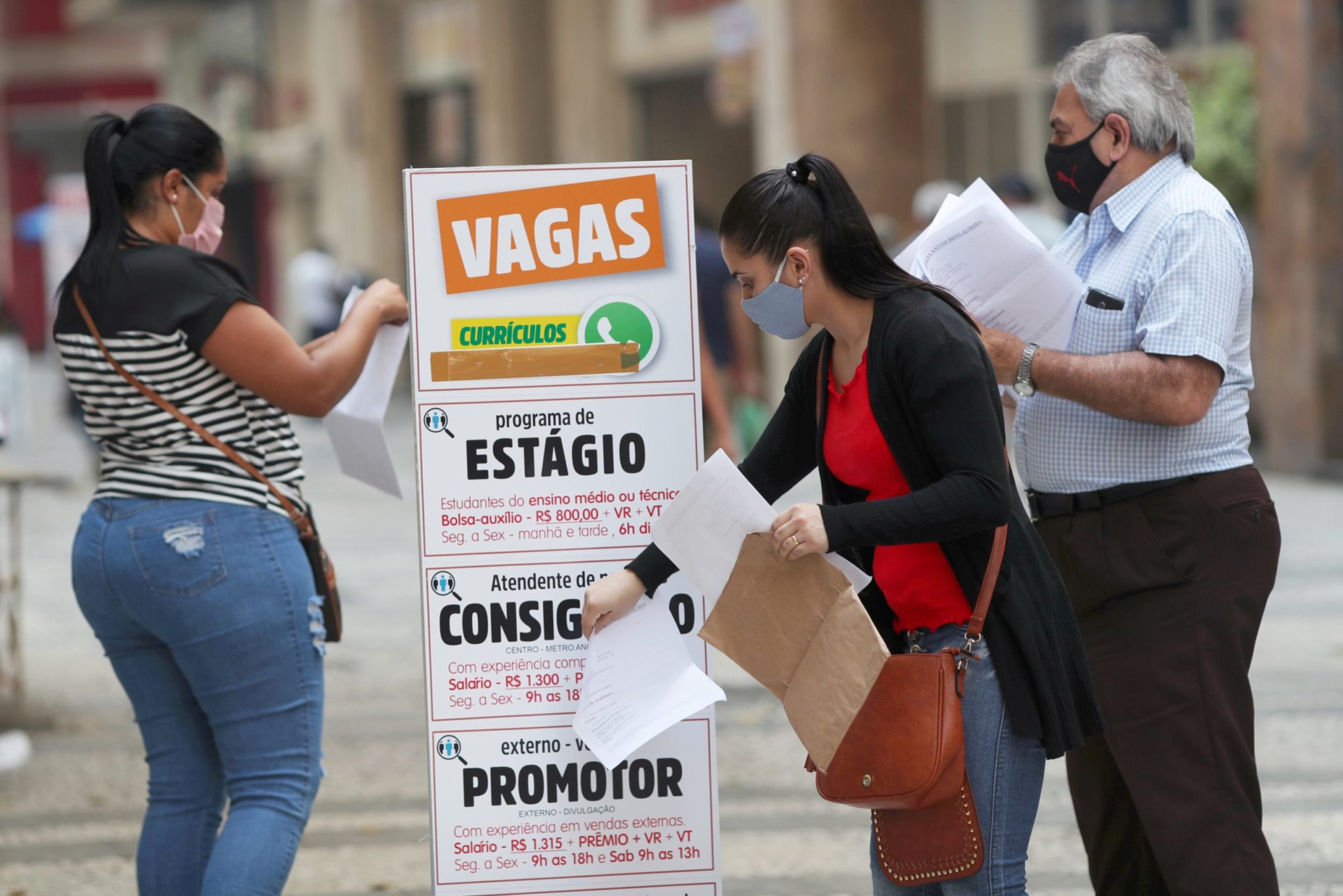 Vagas formais seguem no positivo enquanto desemprego no setor informal é recorde