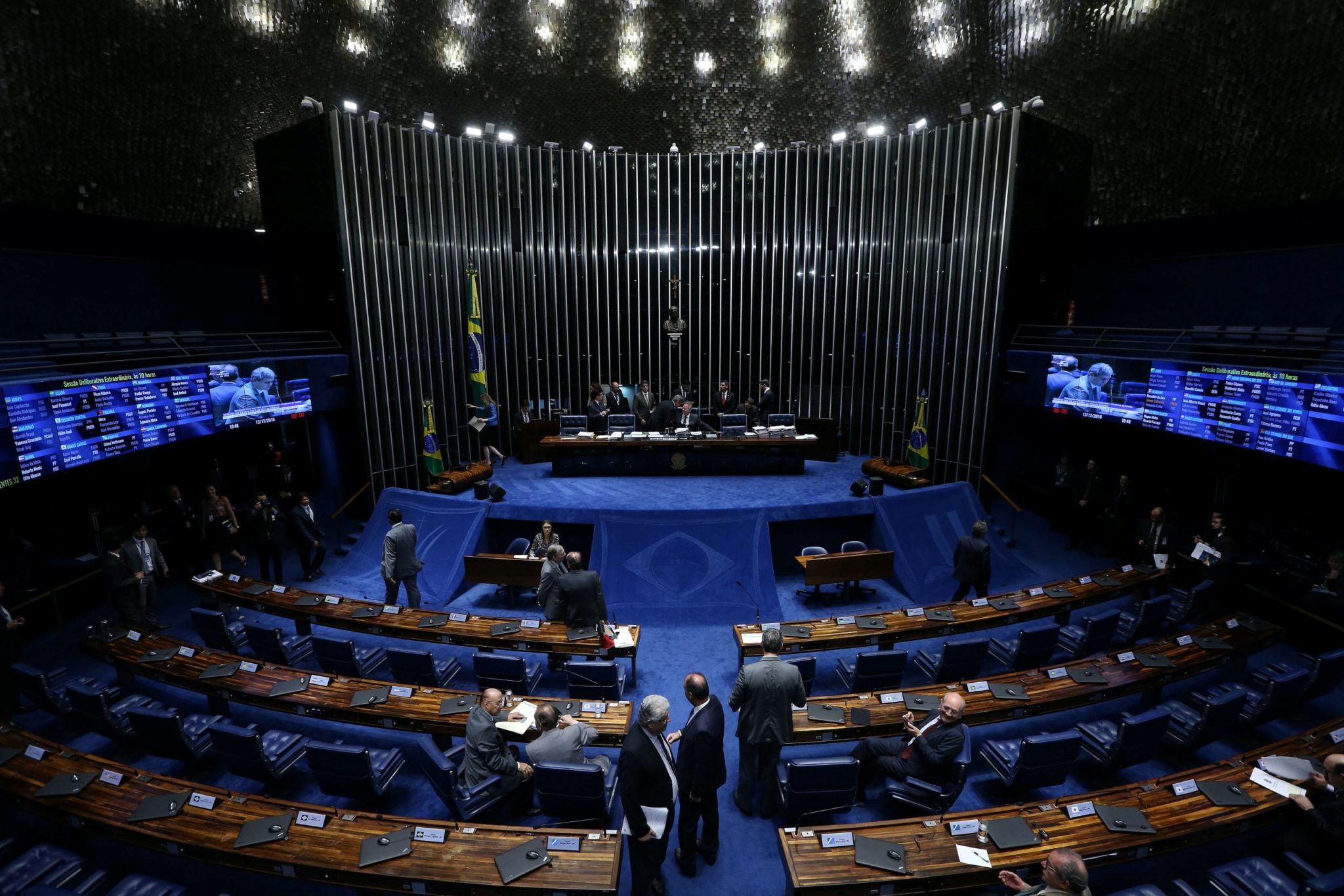 Senado aprova relatório da PEC dos precatórios em 1º turno