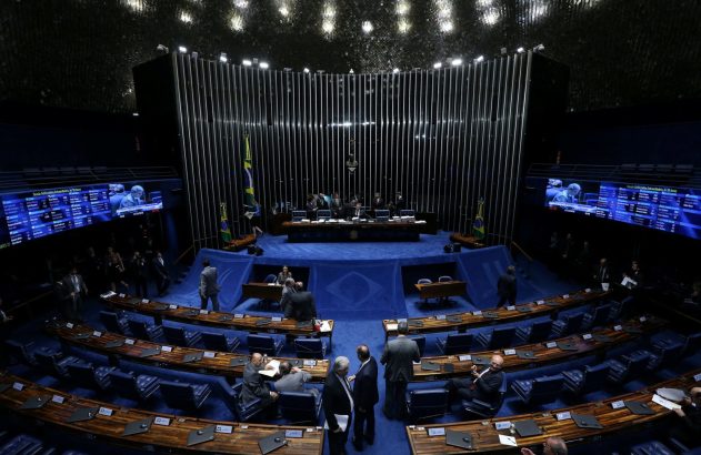 5 fatos para hoje: combustíveis; obrigatoriedade de máscara; escassez hídrica