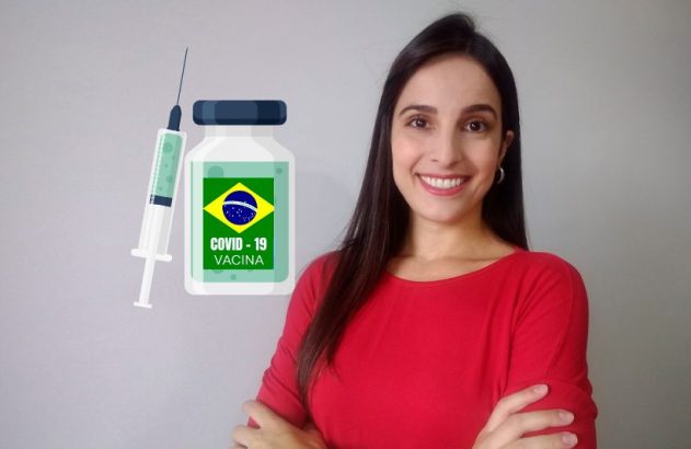 Mulher sorrindo, com seringa e frasco de vacina COVID-19 (bandeira do Brasil) ao fundo.