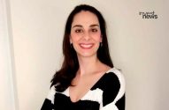 Retrato de mulher sorrindo, com suéter preto e branco. Logo "invest news" no canto superior direito.