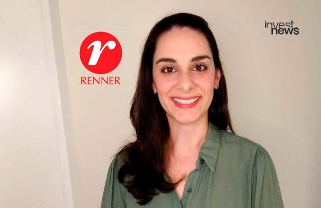 Mulher sorridente em primeiro plano com logos da Renner e Investnews ao fundo.