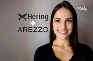 Mulher sorrindo com os logos Hering + Arezzo e Investnews.