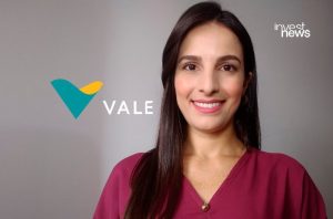 Mulher sorridente com as logos da Vale (azul e amarelo) e Investnews em fundo cinza.