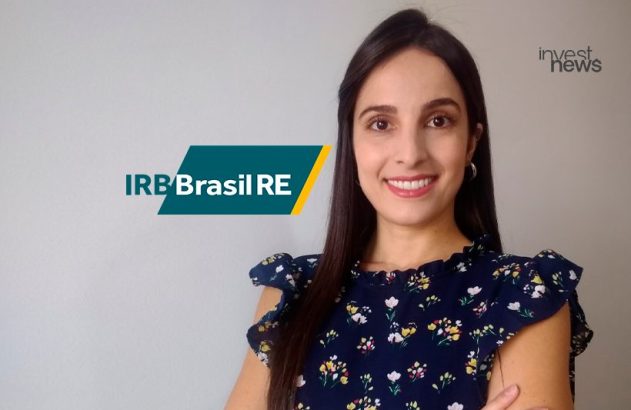 Mulher sorridente com blusa floral, ao lado dos logos "IRB Brasil RE" e "invest news", em fundo claro.