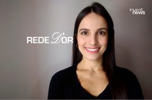 Mulher sorrindo, com logos REDE D'Or e invest news ao fundo.