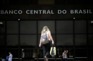 Ibovespa avança, de olho em ajustes de Fed e Copom; dólar sobe