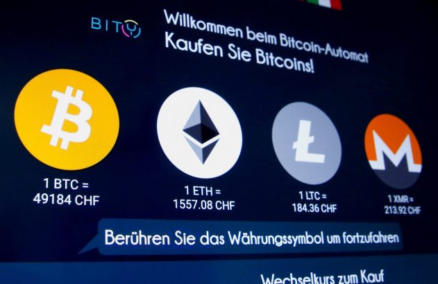 Tela de ATM de criptomoedas exibindo Bitcoin, Ethereum, Litecoin, Monero e preços em CHF para compra.