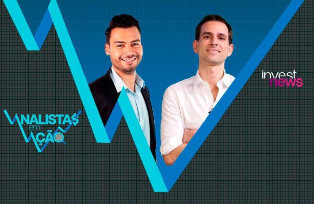 Dois apresentadores de TV sorrindo, em cenário com gráfico de mercado financeiro e logos "ANALISTAS em AÇÃO" e "invest news".