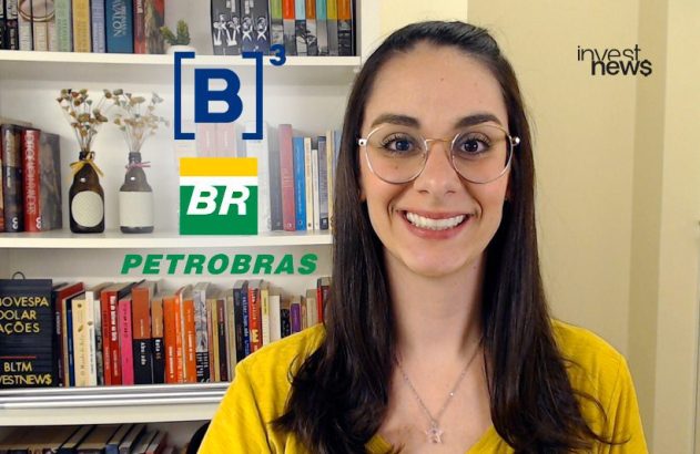 Mulher sorrindo de óculos, em frente à estante com logos B3, BR, Petrobras e Invest News. Conteúdo sobre finanças.