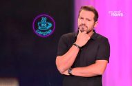 Homem de polo preta, mão no queixo, com letreiro neon "Caféína" (xícara de café) e logo Invest News em estúdio vibrante.