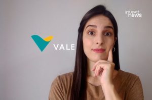 Mulher de expressão pensativa, mão no queixo, com logos VALE e Invest News.