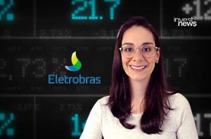 Apresentadora sorridente com óculos. Ao fundo, dados de mercado financeiro, logo Eletrobras e Invest News.