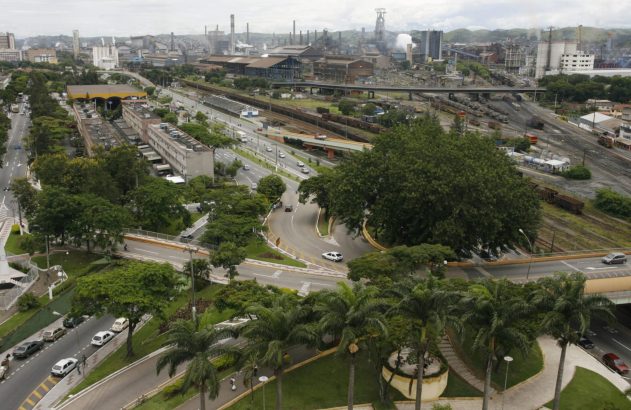 Vista aérea de fábrica da CSN em Volta Redonda (RJ)