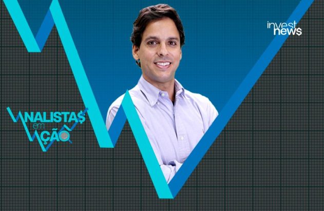 Homem sorrindo em frente a gráfico de tendências financeiras. Logotipos "Analistas em Ação" e "Invest News".