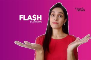Mulher com as mãos abertas e expressão surpresa. Fundo roxo com os textos "FLA$H investnews" e "investnews".