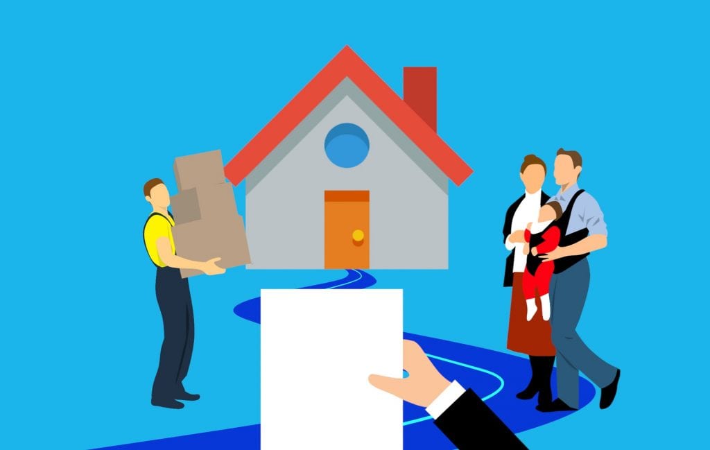 Desenho ilustrativo de uma casa e na frente dela, um casal com um bebê no colo e um homem segurando caixas para mudanças.