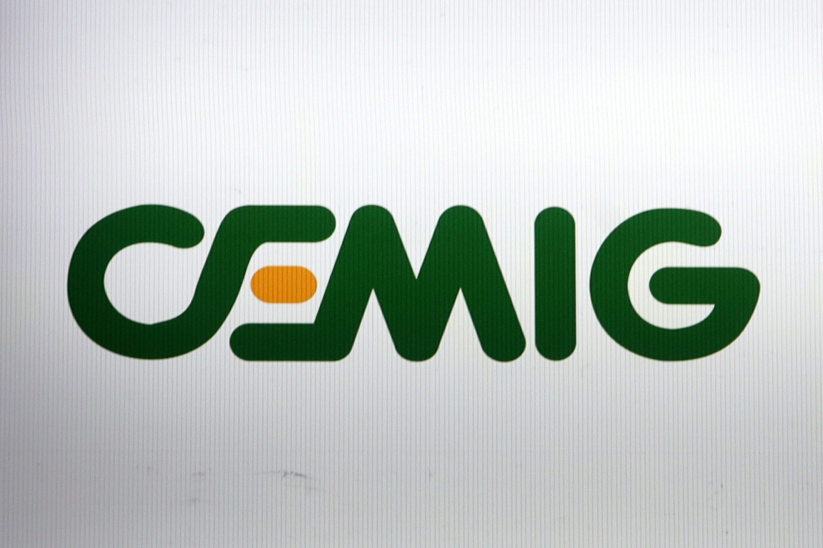 Logo da Cemig em painel na bolsa de valores de São Paulo (SP)