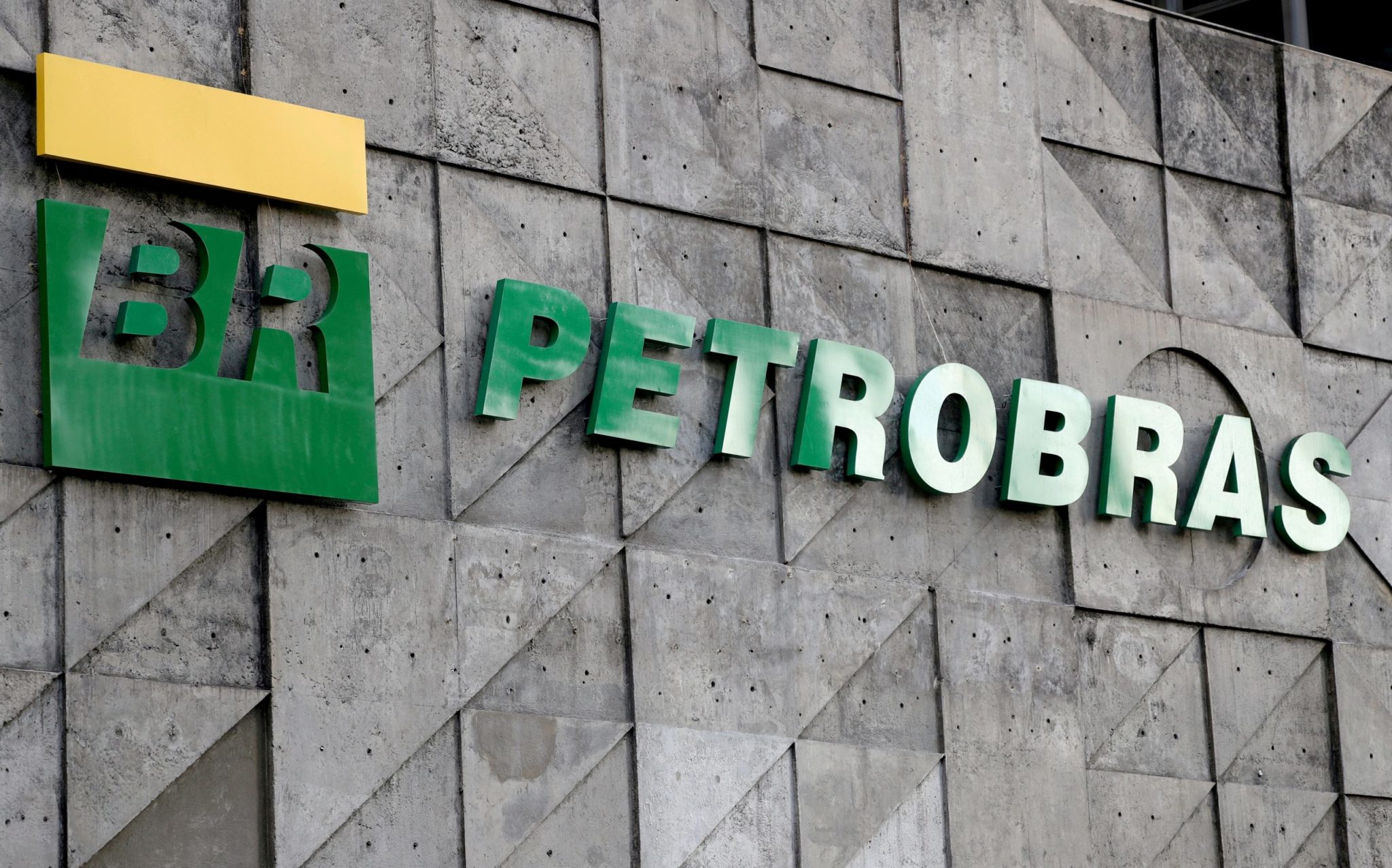 Logo da empresa de petróleo, Petrobras, no Rio de Janeiro