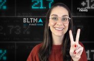 Mulher sorrindo com óculos faz sinal de V. Fundo digital com dados de mercado e logos BLTMA e investnews.