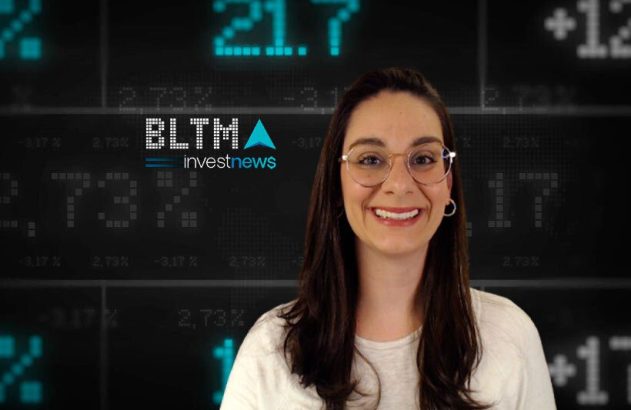 Mulher sorrindo de óculos em frente a um painel digital com dados financeiros e o logo "BLTMA investnews".