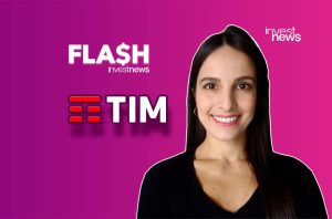 Mulher sorridente apresenta 'FLASH investnews' e logo 'TIM' em fundo gradiente roxo. Notícias financeiras.