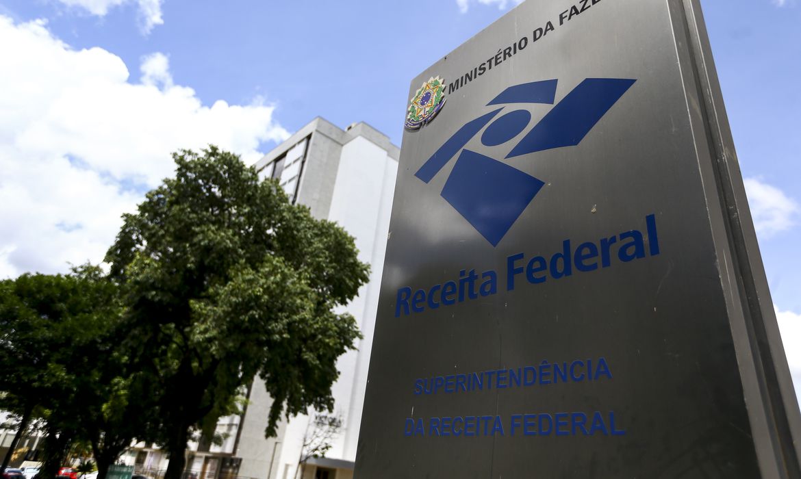 Receita paga lote residual de restituições do IR 2021 nesta sexta