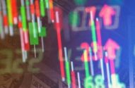 Gráfico de velas do mercado financeiro com números e setas sobre notas de dólar.