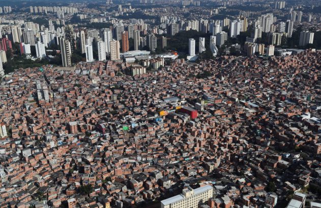 Imagem aérea de favela