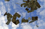 Notas de um dólar voando em um céu azul com nuvens.