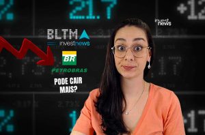 Mulher com óculos e fundo de tela de cotações de ações (Petrobras) e seta vermelha de queda, perguntando "Pode Cair Mais?".