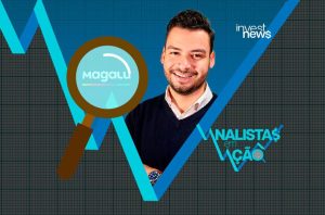 Homem sorridente analisa Magalu em gráfico financeiro. Textos: Invest News, Analistas em Ação.