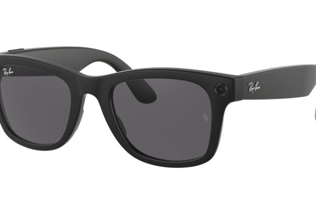 Óculos de sol inteligentes Ray-Ban pretos com câmeras frontais em fundo branco.