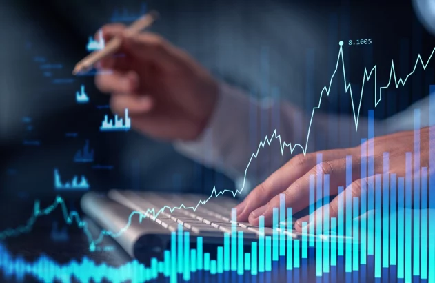 a imagem para conteúdo ipo mostra um gráfico azul em crescimento e atrás deste gráfico mãos de um homem sobre um teclado de computador.