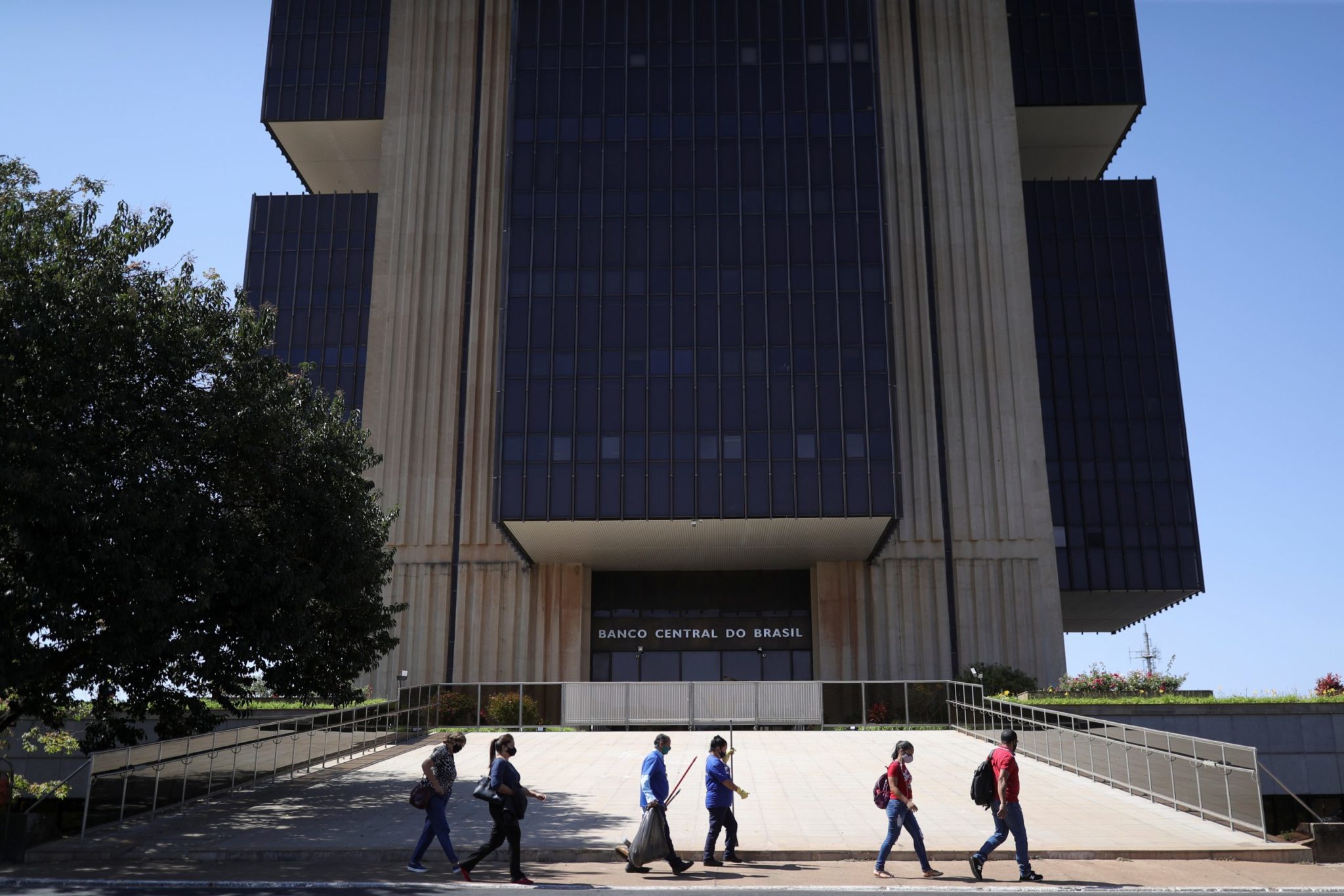 Greve em frente ao BC: entidades de servidores se reúnem por reajuste salarial