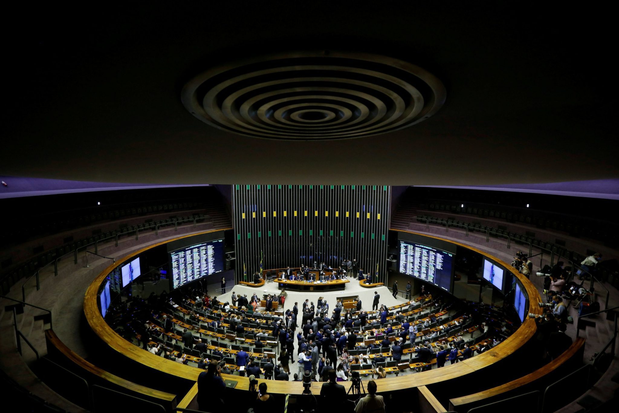 Câmara conclui votação de pendências da PEC dos Precatórios