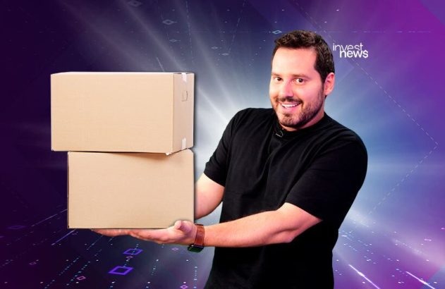 dony de nuccio com uma caixa de papelão na mão