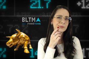 Mulher pensativa com óculos, touro dourado e painel de mercado financeiro com dados e logo 'investnews'.