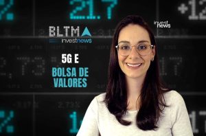 Apresentadora da Investnews sorri diante de fundo de mercado financeiro com o tema "5G e Bolsa de Valores".