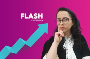 Mulher pensativa com óculos, mão no queixo. Ao fundo, seta de crescimento e logo de finanças.