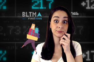 Mulher com expressão surpresa diante de tela com dados financeiros e figura com sacolas de compra. Logo investnews.